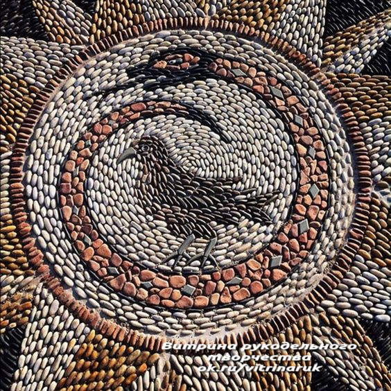 Декор из гальки. Смотрится красиво, но как долго и кропотливо это делали! handmake,поделки для сада,поделки своими руками,разное