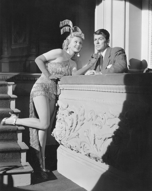 Рональд Рейган и Вирджиния Майо выступают в театральной постановке. США,1952 история, ретро, фото