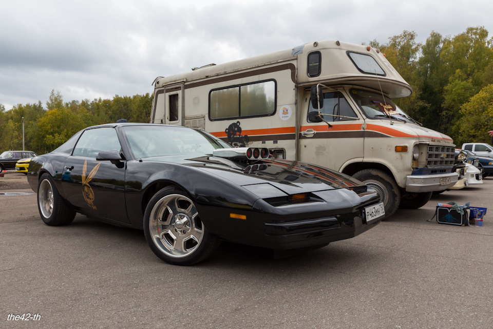 Маленькая девочкая и большие машины Маленькая девочкая и большие машины авто и мото,автомобили,автомобиль,история,машины,Россия,тюнинг