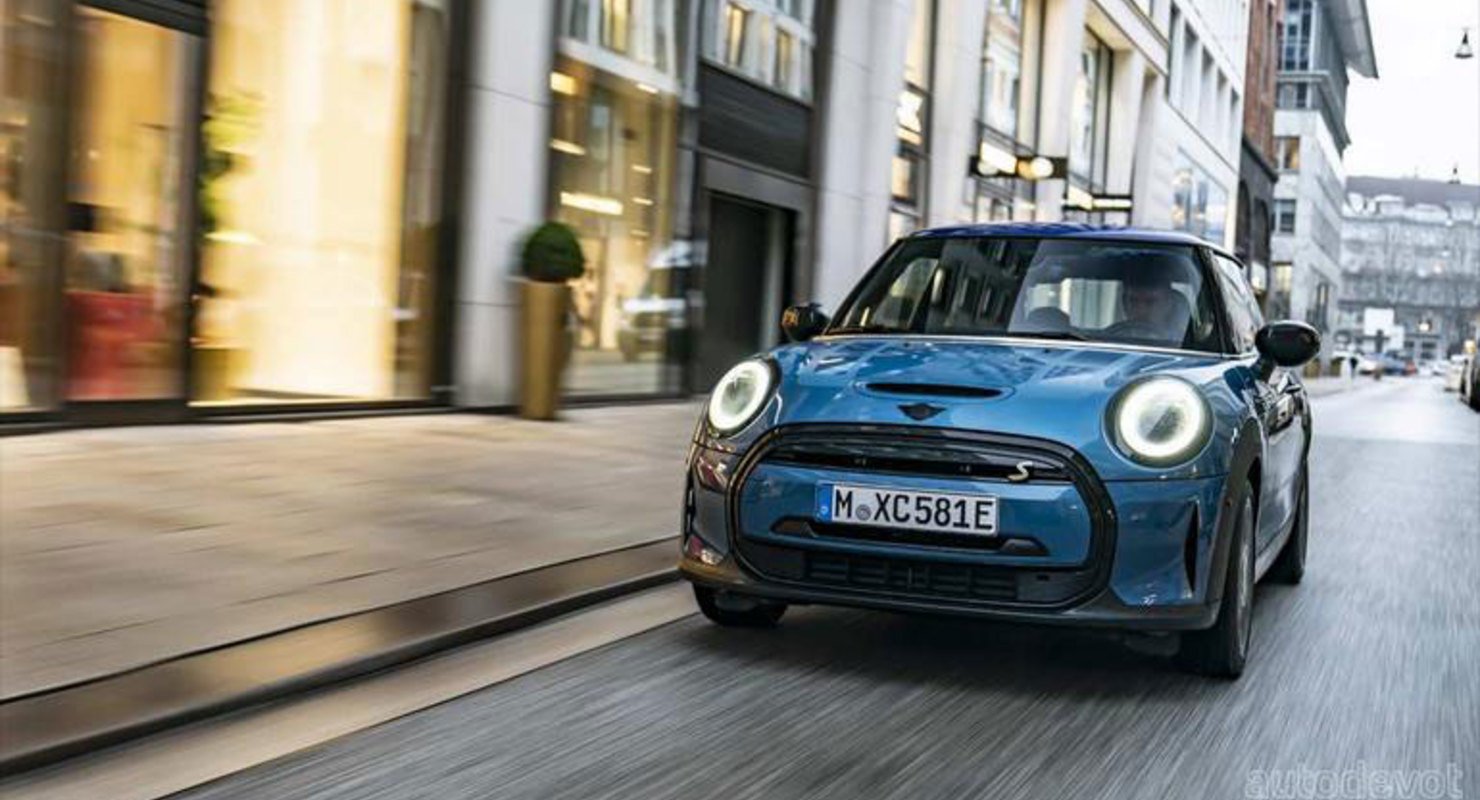 Электрический MINI Cooper SE появится в ноябре 2021 года в России Электрокары