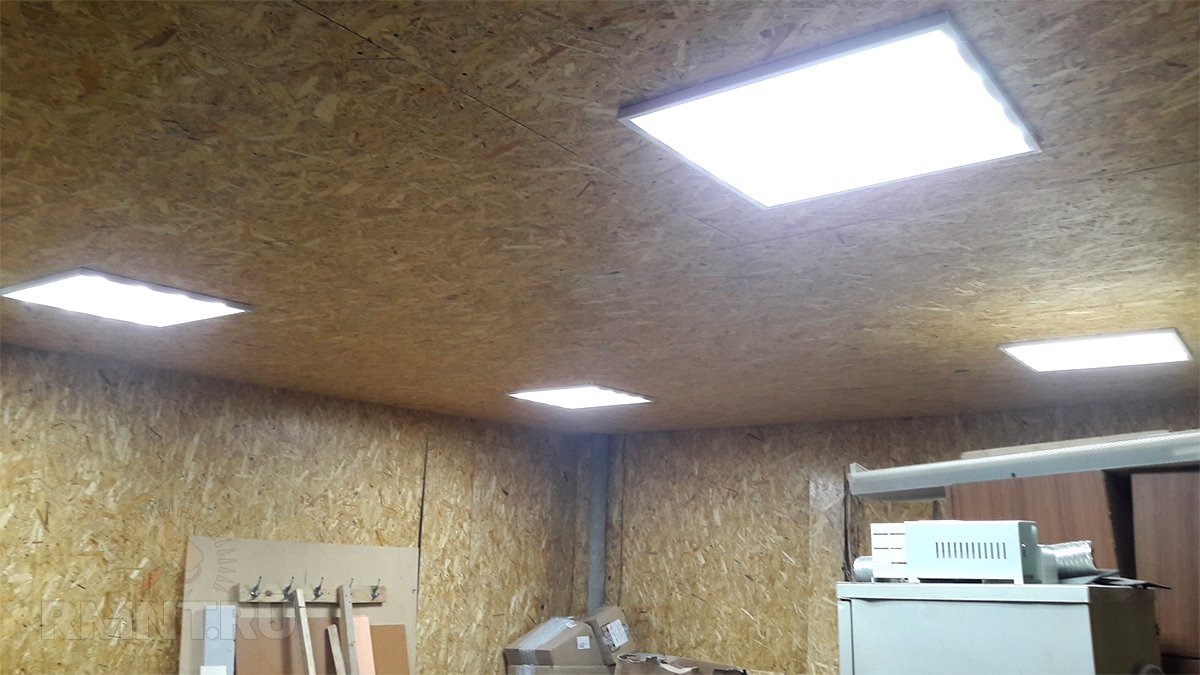 Потолочные LED-светильники в гараже