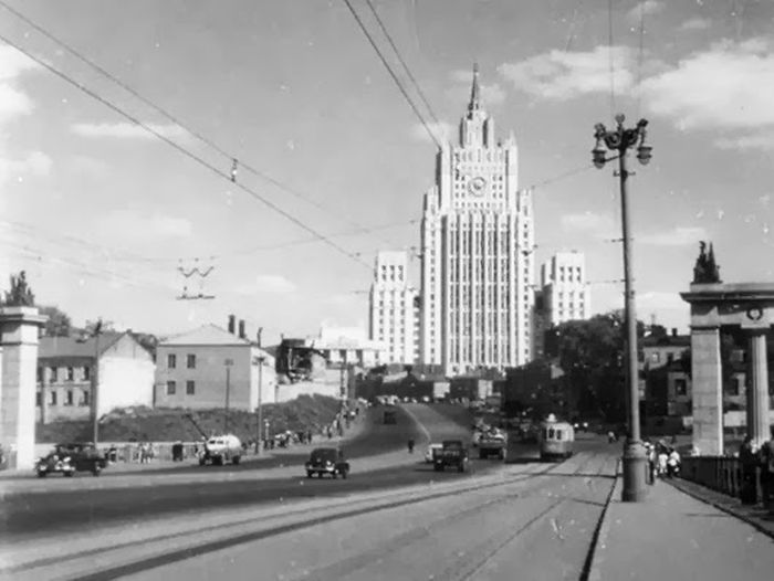 Низенькая застройка Смоленской улицы. Низенькая застройка Смоленской улицы.