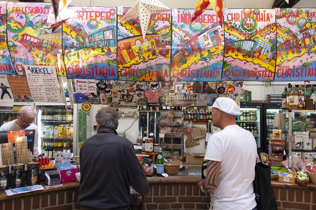 Шпионские фото из непризнанной страны Западной Европы 