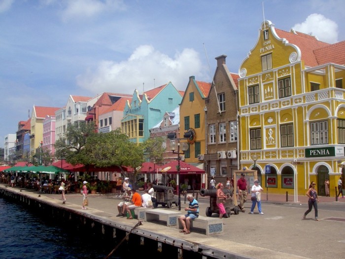 Самые разноцветные города мира: от Чукотки до Боливии Самые разноцветные города мира: от Чукотки до Боливии мир,путешествие,страны,туризм