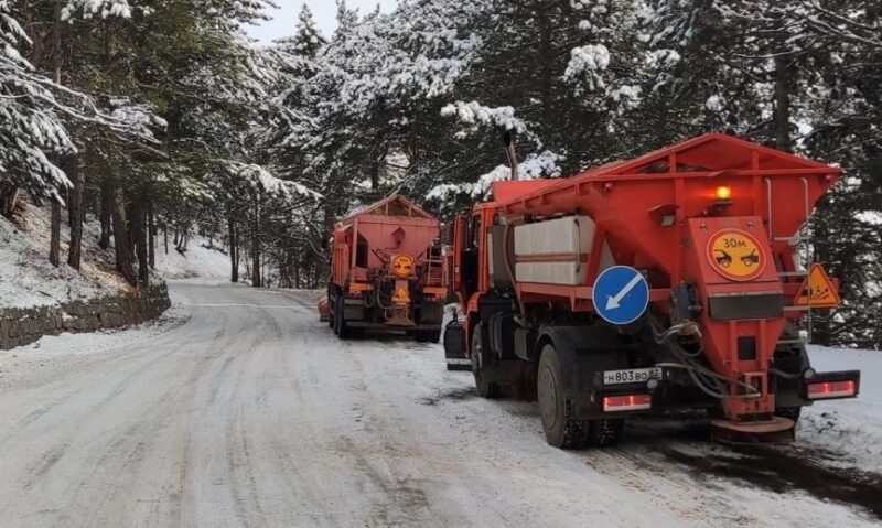 Уборкой снега на дорогах Кировского района Крыма озаботилась прокуратура  