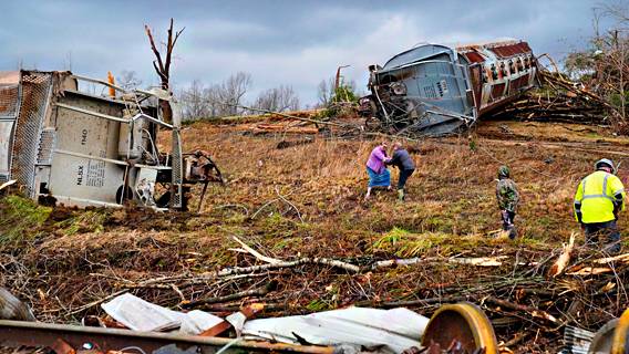 Жертвами торнадо в США стали более 70 человек ИноСМИ