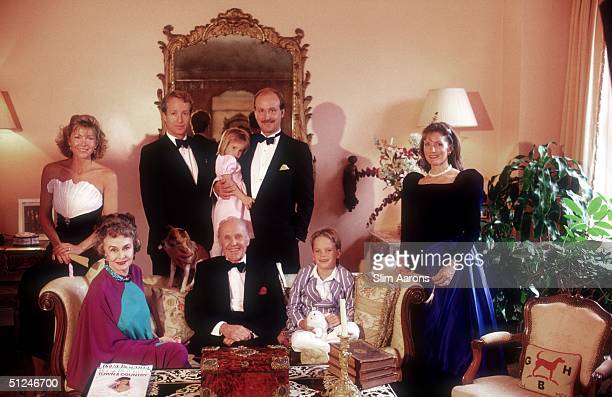 История о том как американская бандитская семья Херст - первых медиамагнатов Америки и родоначальников фейк-ньюз , спровоцировала войну между США и Испанией .Семейка Hearst - война ,бандитизм, ложь и деньги . История о том как американская бандитская семья Херст - первых медиамагнатов Америки и родоначальников фейк-ньюз , спровоцировала войну между США и Испанией .Семейка Hearst - война ,бандитизм, ложь и деньги . геополитика,история