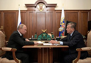 С председателем совета директоров ПАО «Газпром» Виктором Зубковым.