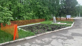 Памятный знак Георгию Жукову на площади Жукова в Барнауле / Фото: компания 