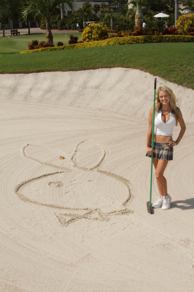 Красивые девушки тоже любят играть в гольф! девушки