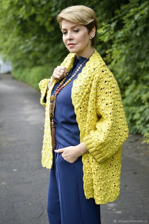 10 стильных вязаных жакетов и свитеров для дам элегантного возраста вдохновляемся,вязание,мода,одежда
