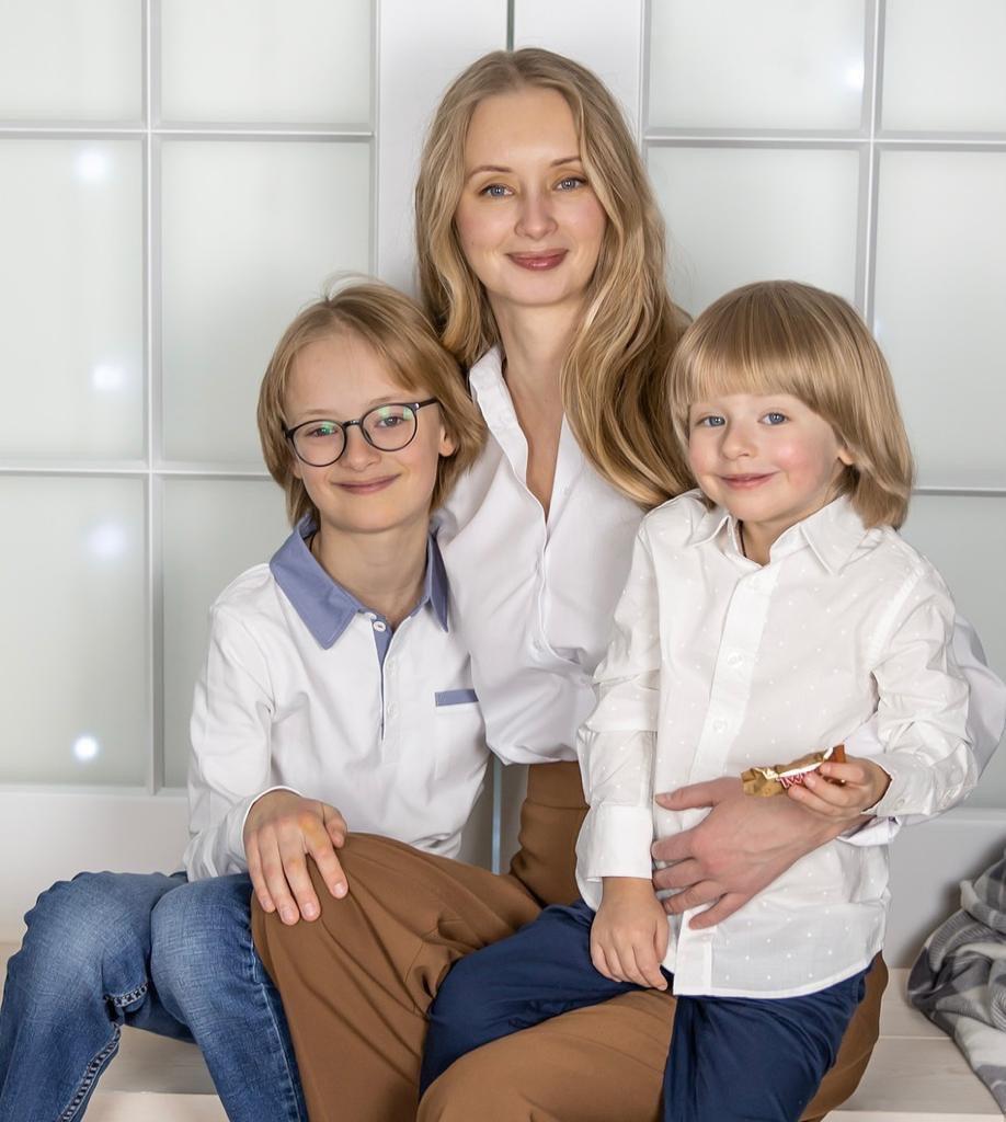 Старшие дети Александра Градского уверены, что вдова родила младших детей от другого мужчины Старшие дети Александра Градского уверены, что вдова родила младших детей от другого мужчины Александра, Коташенко, Градского, Мария, Даниил, детей, наследство, деньги, Марии, Александр, адвокат, должна, 45летний, старшие, маленьких, 40летняя, хотят, лишить, после, Градский