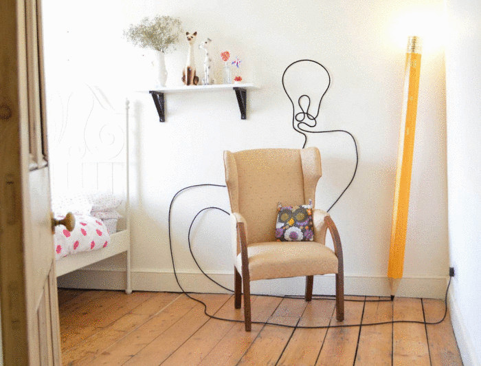 Лампа-карандаш от Michael And George.