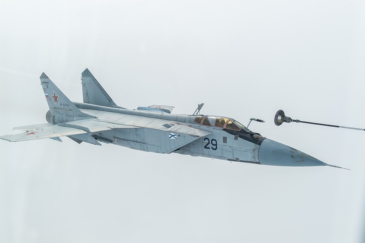  Дозаправка в воздухе дальнего истребителя ПВО/ПРО МиГ-31БМ