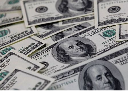FILE PHOTO: U.S. one hundred dollar notes are seen in this picture illustration taken in Seoul February 7, 2011. REUTERS/Lee Jae-Won