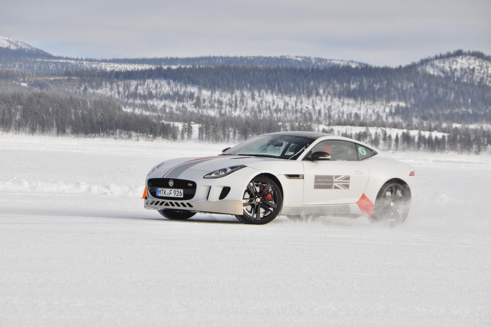 Пять причин отправиться в зимнюю школу вождения Jaguar Land Rover. Фото 12