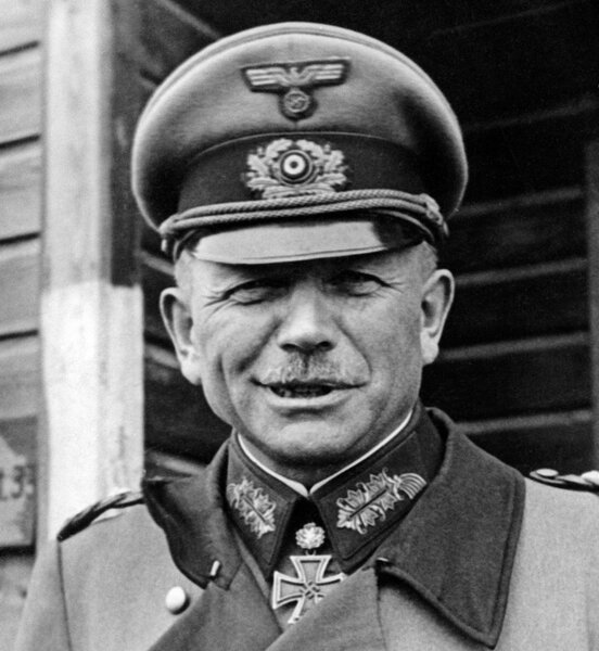 Гейнц Вильгельм Гудериан, (Генерал-полковник, Командовал: 19-й армейский корпус
2-я танковая армия)
