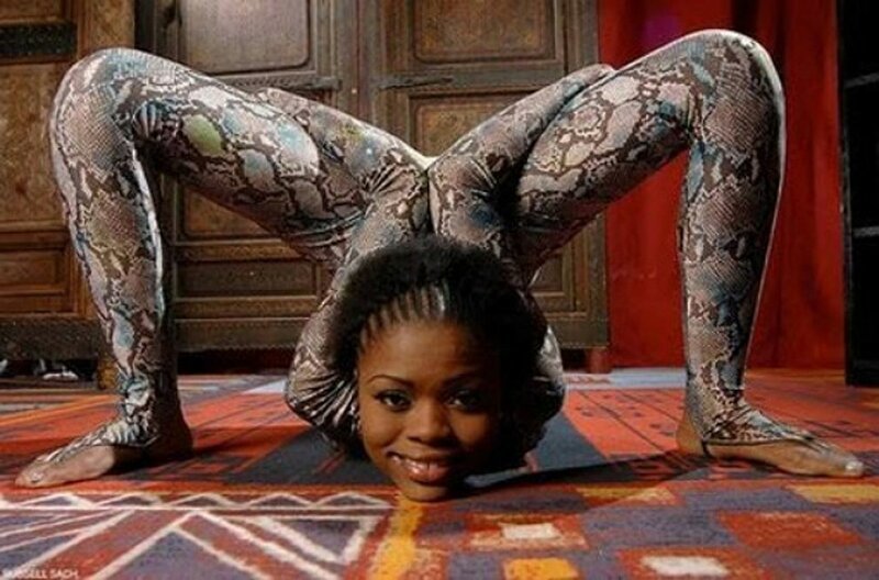 Это невероятно! Женщины, которые могут сложиться в три погибели Это невероятно! Женщины, которые могут сложиться в три погибели