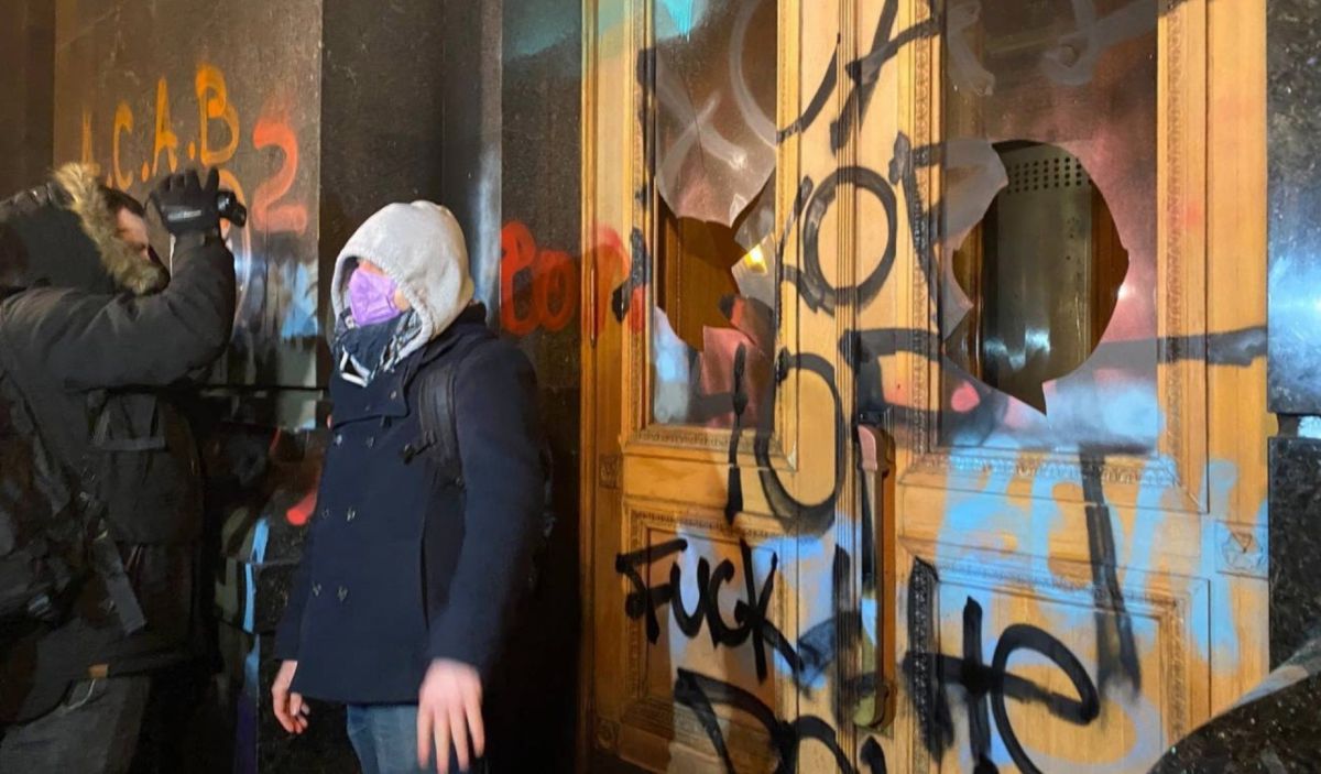 По следам погрома на Банковой: кому выгодно? украина