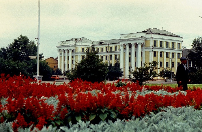 30 колоритных ретро фотографий из путешествия в Иркутск, Братск и Красноярск в 1980-х годах