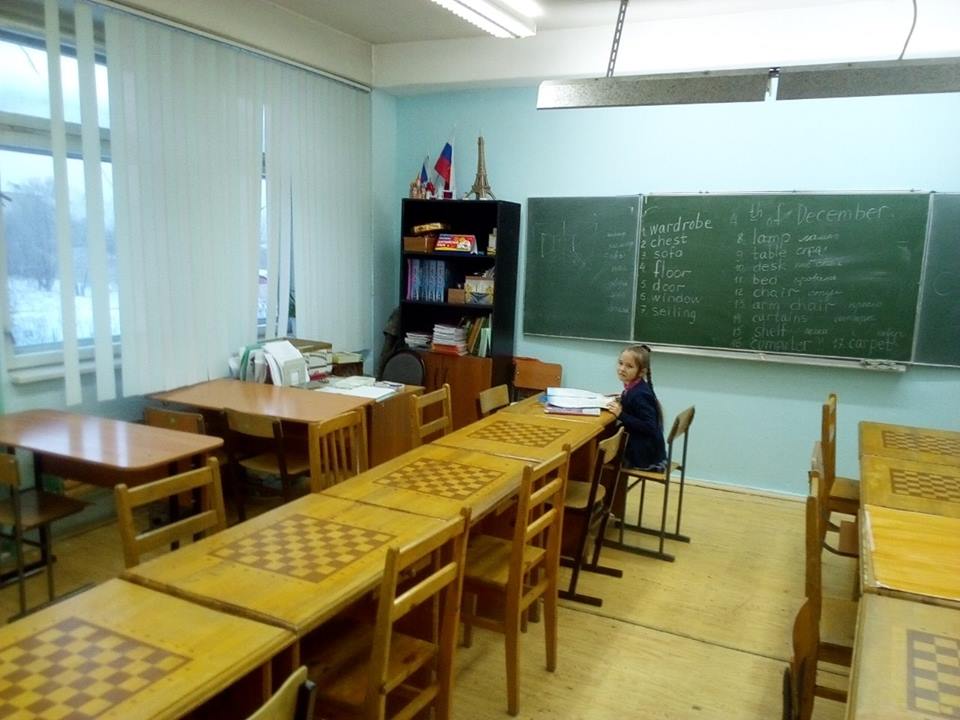 В классе 26 учащихся известно что. Школа Красноярск. Мороз в классе фото.