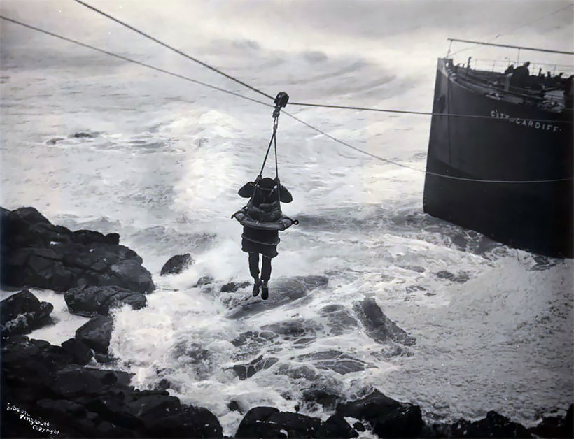 Старинные фото тонущих кораблей, которые снимала британская семья больше 150 лет вмф