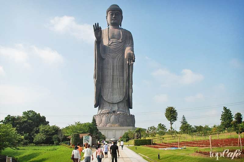 Самый высокий будда - одна из самых высоких вещей в мире