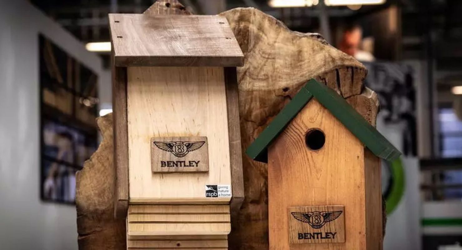Bentley представила фирменные скворечники и домики для летучих мышей