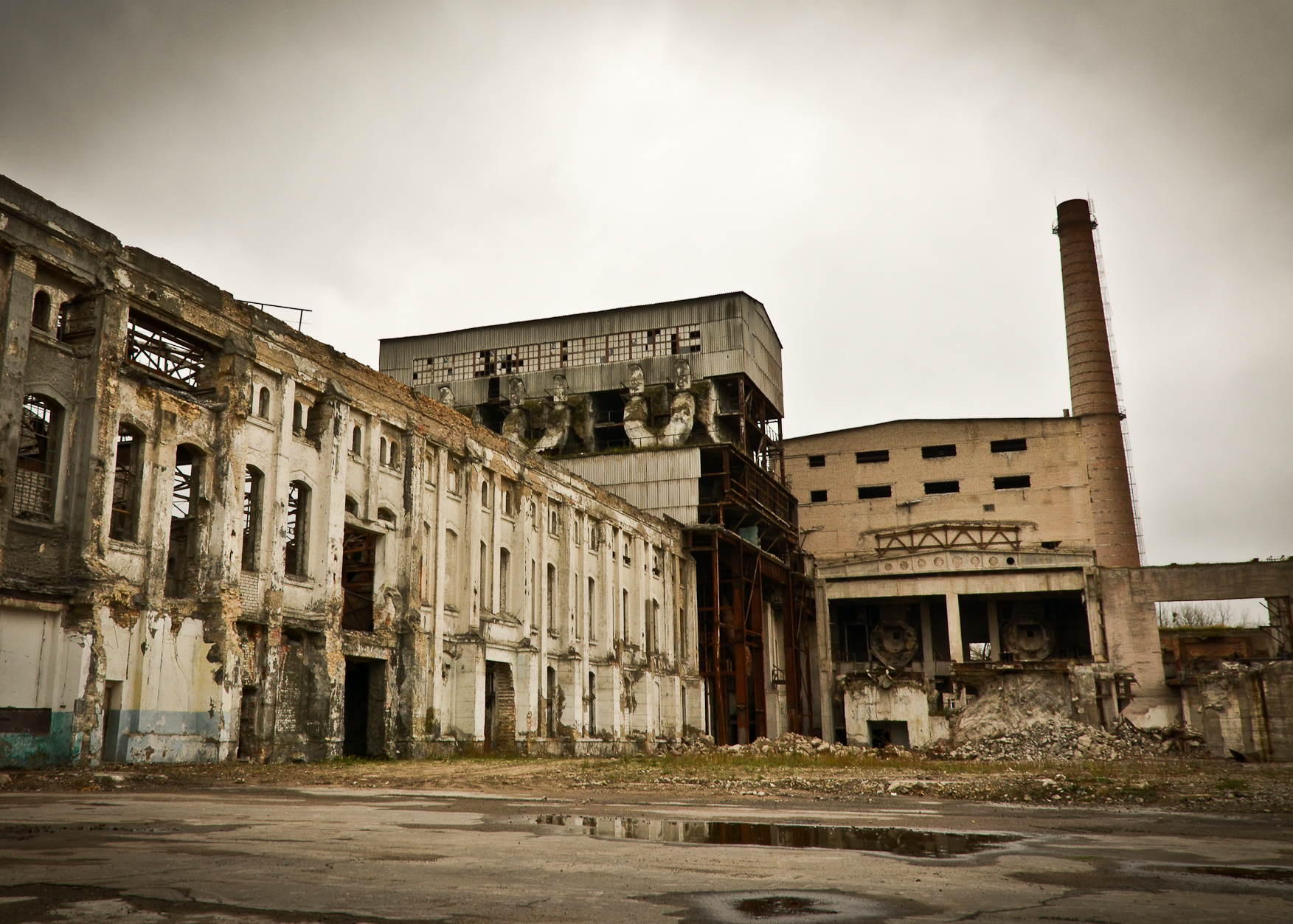 заброшенные заводы украина. амурский целлюлозно-картонный комбинат. заброшенные заводы россии. заброшенная промзона дзержинск. рускеальский мраморно-известковый завод.