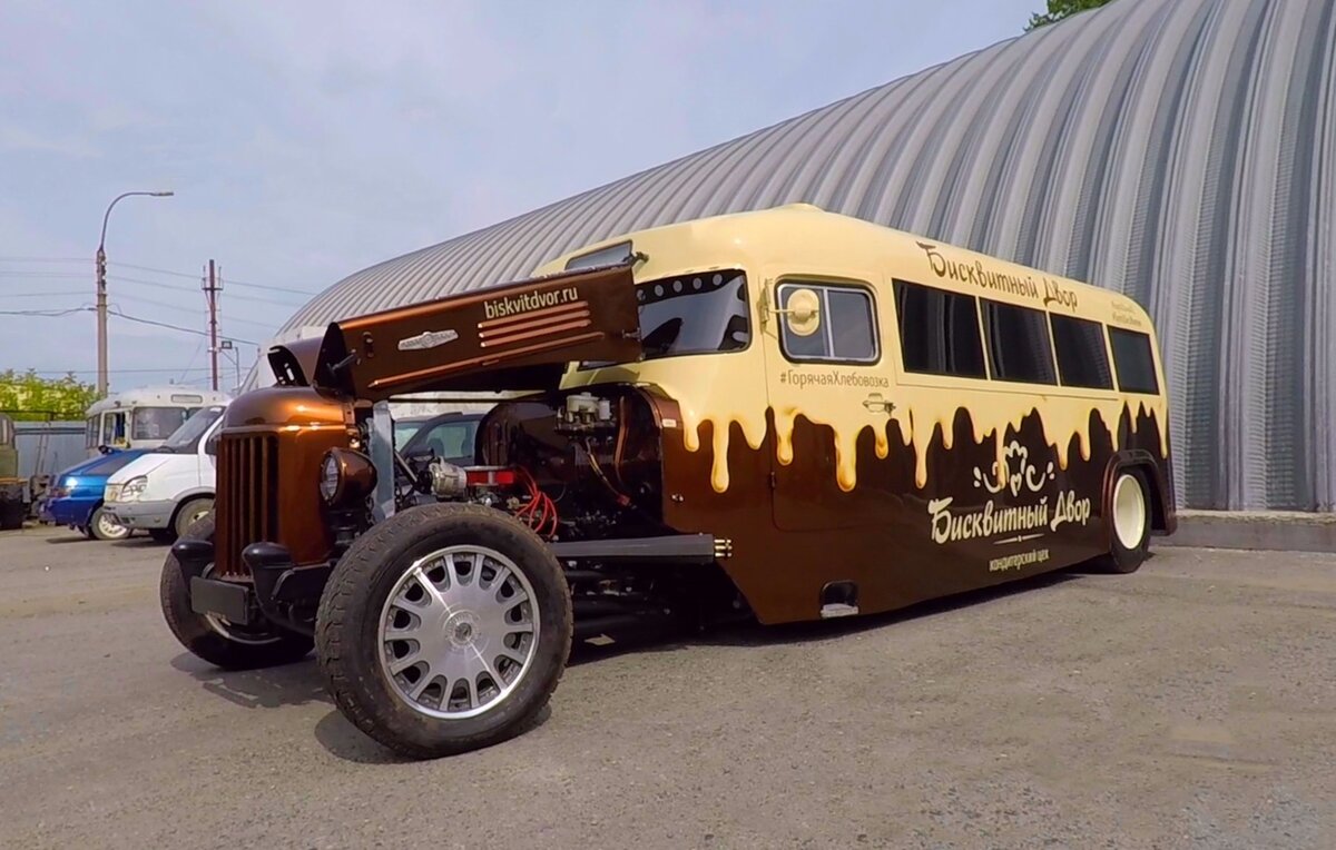 Старенький КаВЗ-3976 превратили в первый в России автобус-хотрод 