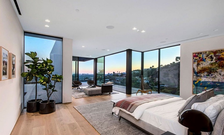 В гостях у Арианы Гранде: экскурсия по особняку певицы за 13 миллионов долларов В гостях у Арианы Гранде: экскурсия по особняку певицы за 13 миллионов долларов Стиль жизни,Дома звезд