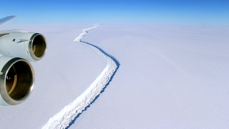 NASA показало на видео образование огромного айсберга в Антарктиде 
