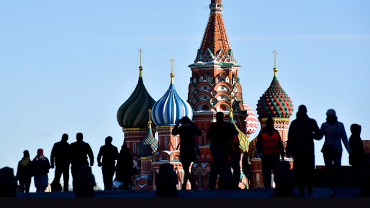 Пётр Толстой: "Путин не позволит укатать народ в асфальт"