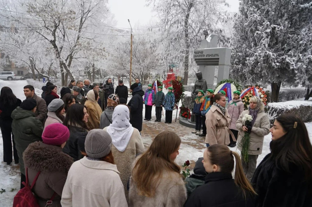 В Бишкеке и Ереване прошли акции памяти защитников Ленинграда «БлокАда 872»