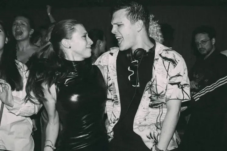 Аглая Тарасова с экс-бойфрендом Антоном Филипенко и его новой девушкой, Ольга Сутулова, Сергей Жуков с женой и дочерью посетили вечеринку в Москве Григорий, Гухман, Филипенко, Аглая, Енакаева, Чехов, Ксения, Игорь, Жуков, Тарасова, Уколова, ИльяшенкоПолина, ЖуковаЛукерья, ВерникНа, Ильевская, Света, ИльевскаяДиана, Москве, московском, прошло