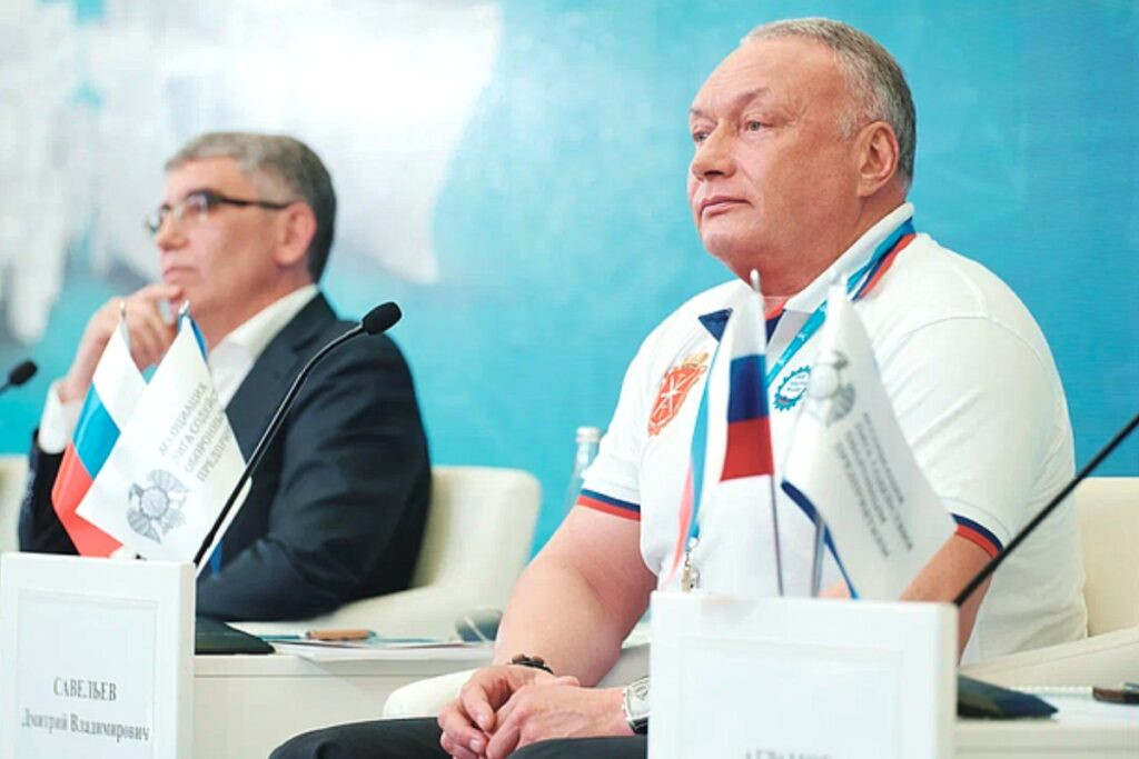 Экс-сенатора Савельева приговорили к 10 годам колонии