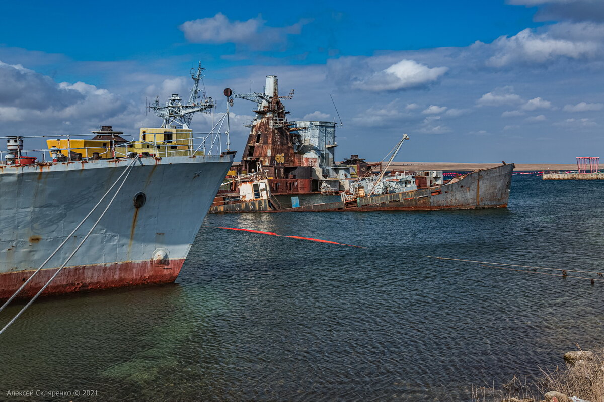 Где и как сейчас выглядит тот самый затопленный корабль, который заблокировал весь украинский флот в Донузлаве?