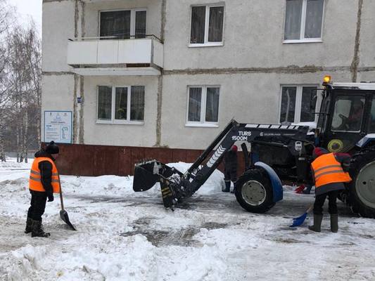 Жилищные службы Кировского района Уфы продолжают работы по благоустройству дворовых территорий