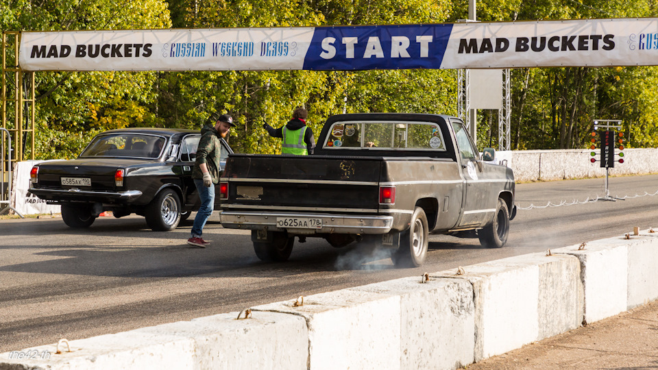 Маленькая девочкая и большие машины Маленькая девочкая и большие машины авто и мото,автомобили,автомобиль,история,машины,Россия,тюнинг