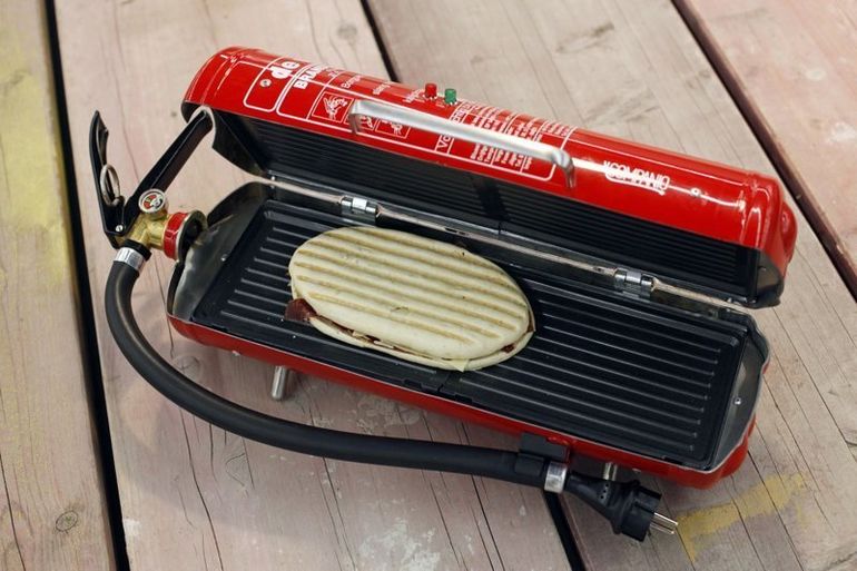 Закончился срок годности автомобильного огнетушителя? Не спешите выбрасывать! авто и мото,автоновости