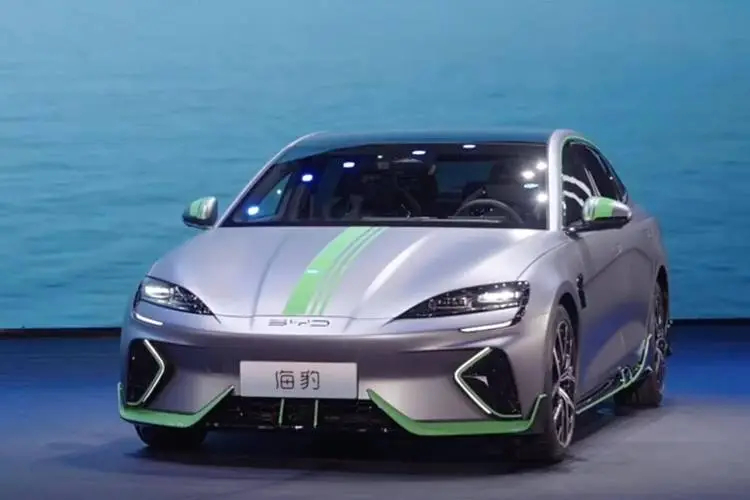 BYD получил прибыль в размере 2,4 миллиарда долларов США в 2022 году, что на 403% больше, чем на 403%. Планируется продать 3,6 миллиона электромобилей. в 2023 году