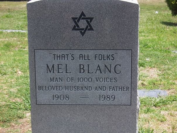 22. Надгробие актера озвучания Мела Бланка: "Вот и всё, ребята. Мел Бланк, человек тысячи голосов" кладбище, надгробие, надгробия, надгробные, надгробные надписи, остроумно, эпитафии