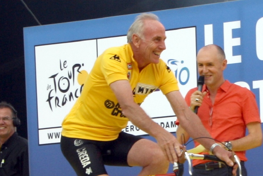 73-летний чемпион "Тур де Франс" был сбит машиной во время тренировки