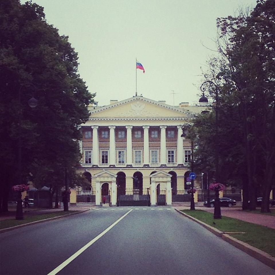 Правительство спб. Санкт-Петербург Смольный правительство. Смольный правительство СПБ. Смольный СПБ администрация. Дворец администрации Санкт-Петербурга.