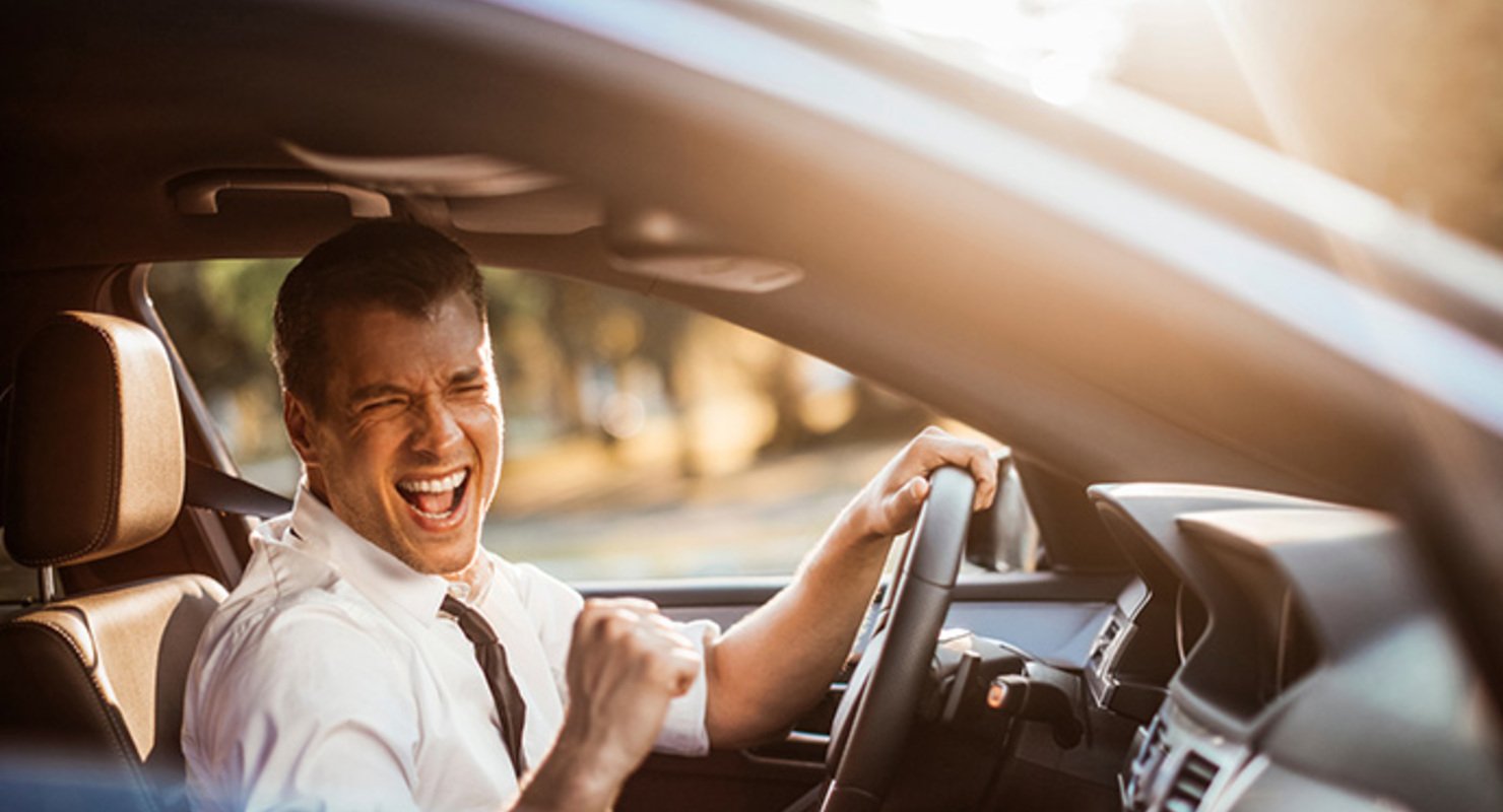 Британские учёные рассказали, как громкая музыка связана с авариями на дороге