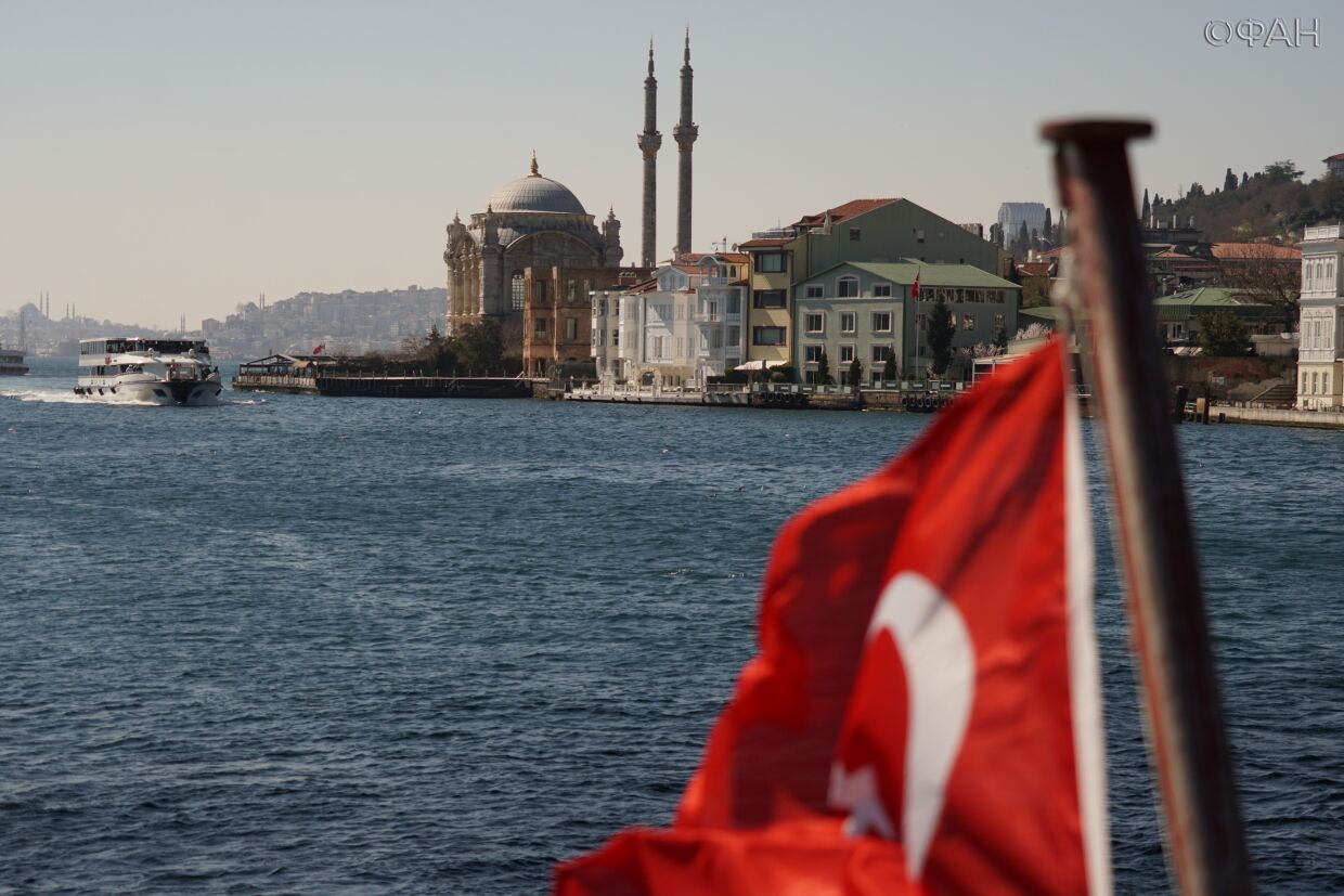 Сотни отдыхающих застряли на турецком пароме и устроили бунт