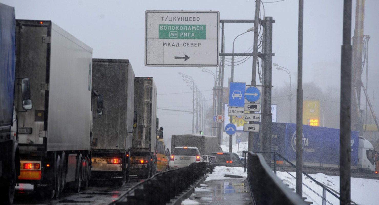 Бизнесмены возмущены запретом выезжать на МКАД грузовому транспорту
