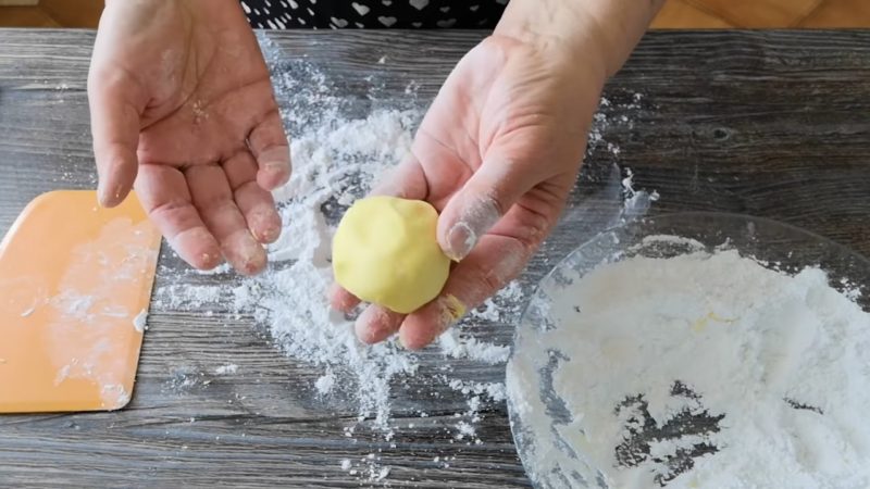 Украшения для куличей своими руками маршмеллоу, можно, сделать, сахарной, лепестки, возьмите, переложите, пудрой, мастики, чтобы, цвета, полукруг, лепесток, сверните, полукругиПервый, трубочку, слегка, Вырежьте, крахмалом, припыляя