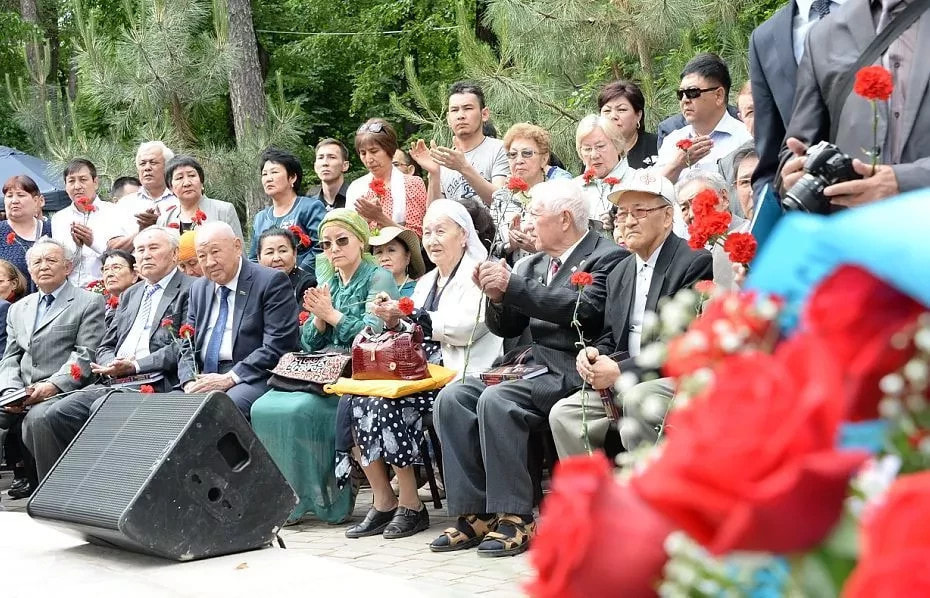 В Алматы открыли памятник жертвам голодомора (фото)