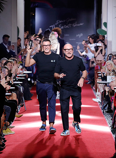 От звездных детей до аристократов: как прошел секретный показ Dolce & Gabbana в Милане